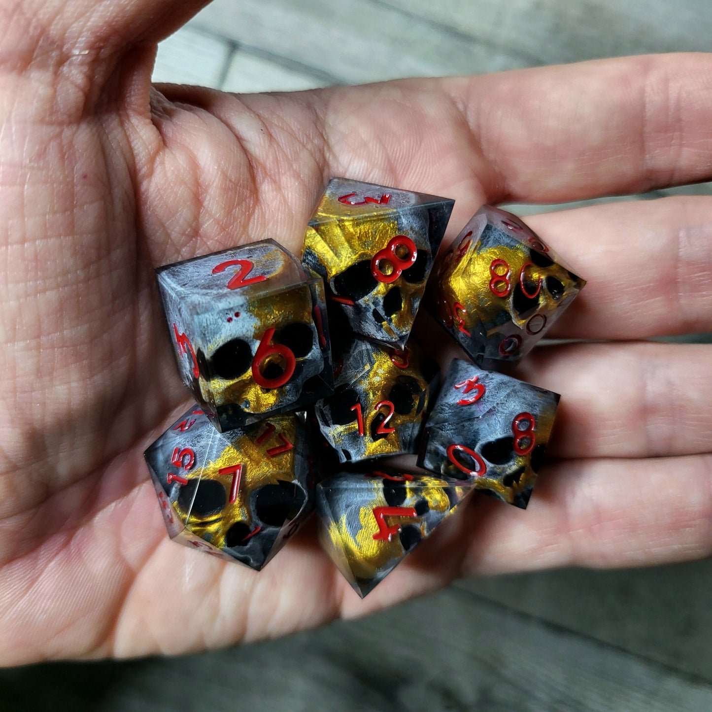 Dice set with 7 pieces with skull inside for role-playing games for Dungeons and Dragons