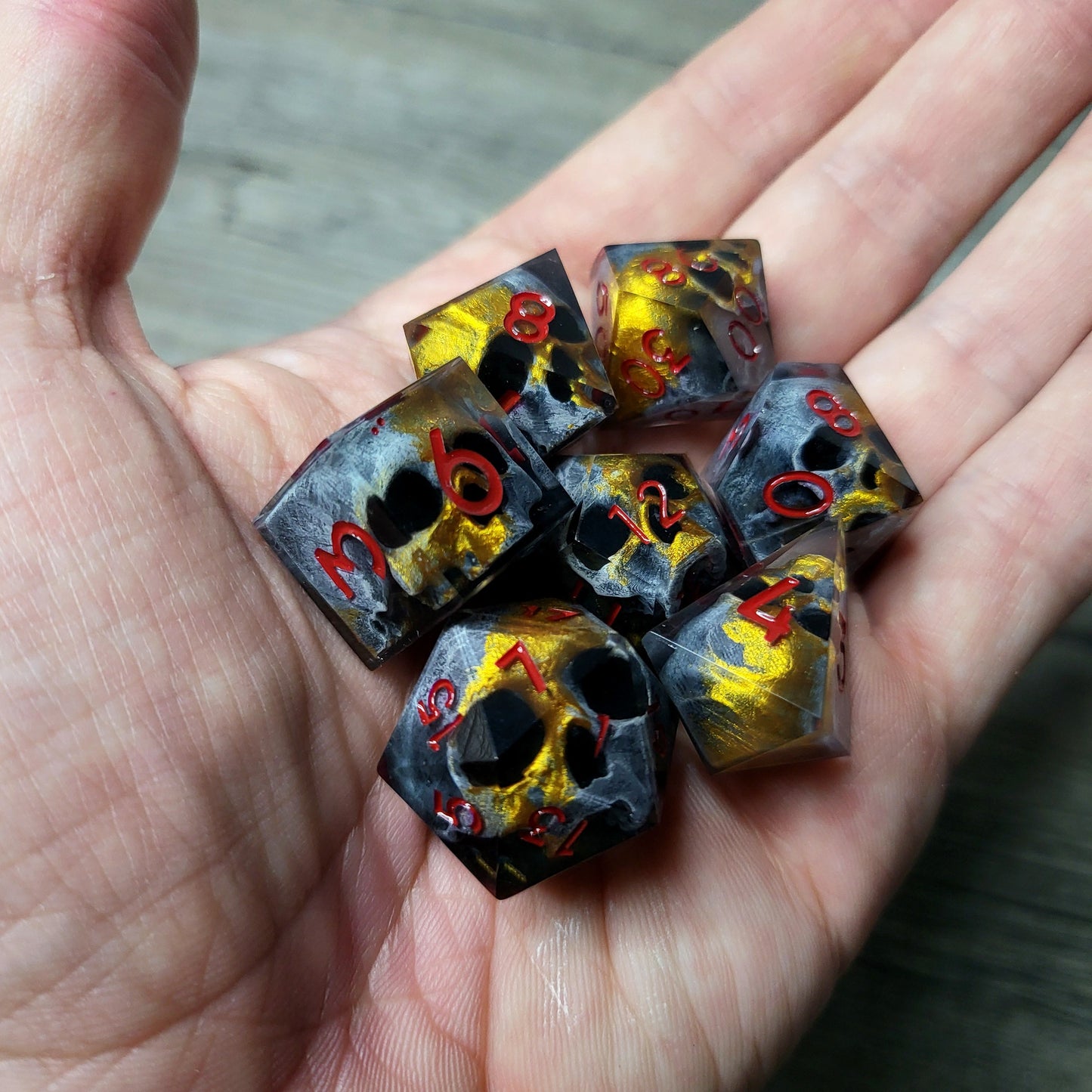 Dice set with 7 pieces with skull inside for role-playing games for Dungeons and Dragons