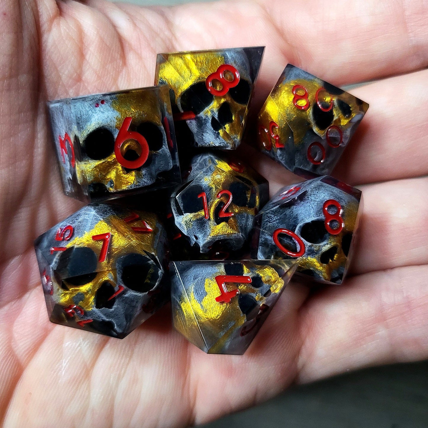 Dice set with 7 pieces with skull inside for role-playing games for Dungeons and Dragons