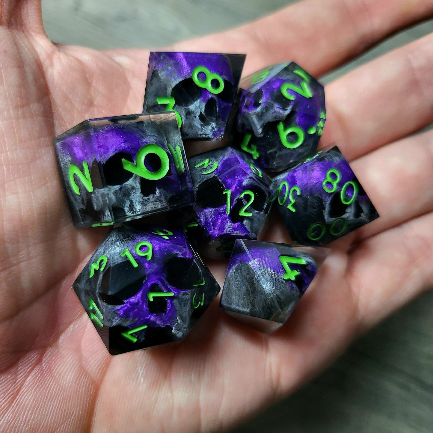 Dice set with 7 pieces with skull inside for role-playing games for Dungeons and Dragons