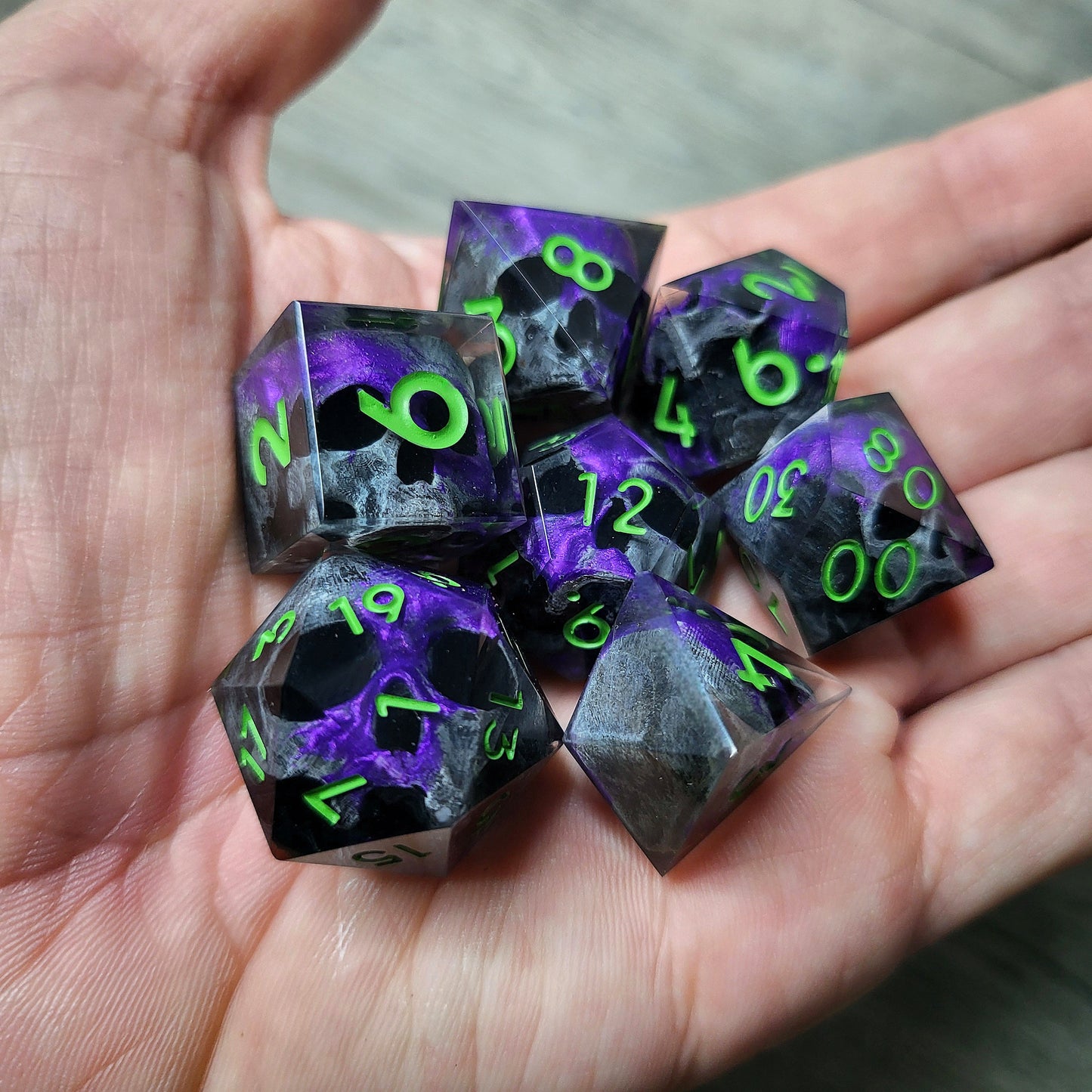 Dice set with 7 pieces with skull inside for role-playing games for Dungeons and Dragons