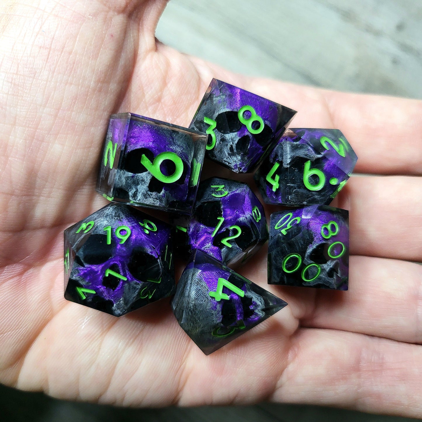 Dice set with 7 pieces with skull inside for role-playing games for Dungeons and Dragons