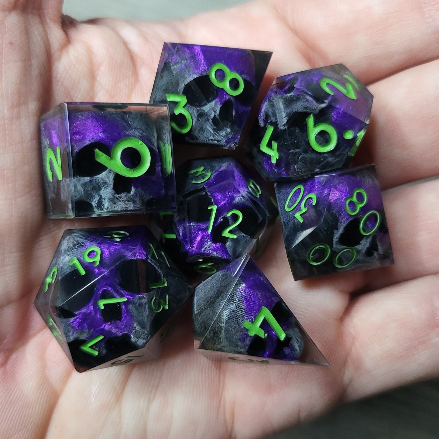 Dice set with 7 pieces with skull inside for role-playing games for Dungeons and Dragons