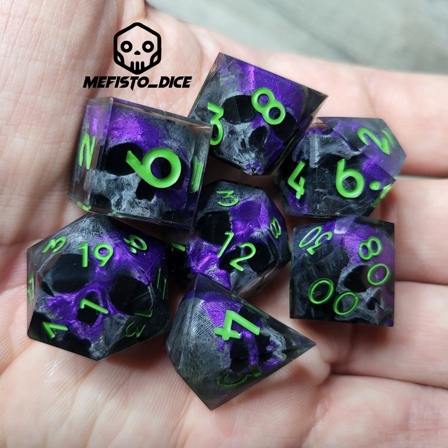 Dice set with 7 pieces with skull inside for role-playing games for Dungeons and Dragons