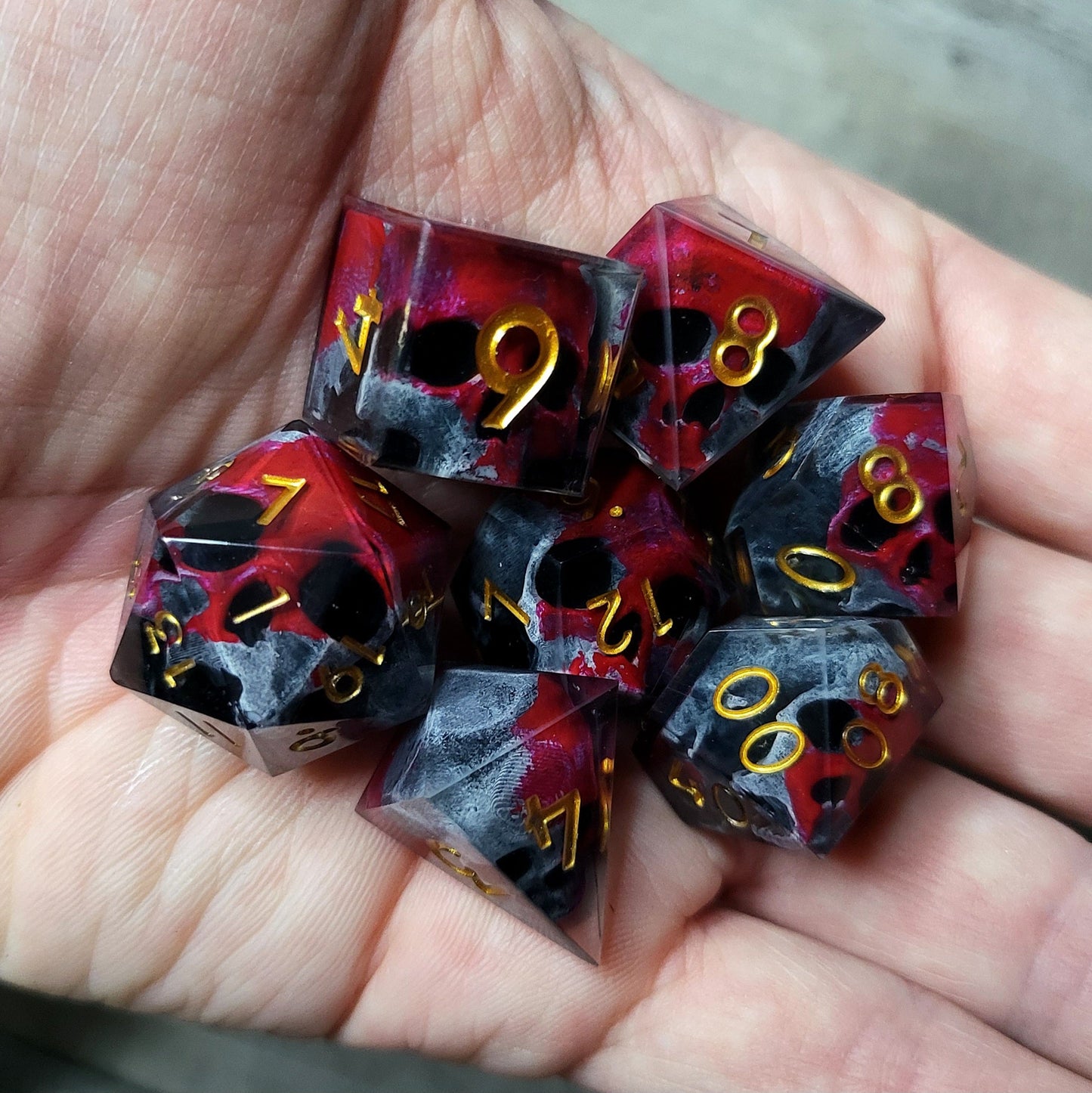 Dice set with 7 pieces with skull inside for role-playing games for Dungeons and Dragons