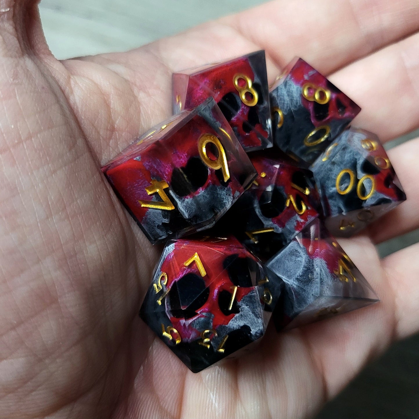 Dice set with 7 pieces with skull inside for role-playing games for Dungeons and Dragons