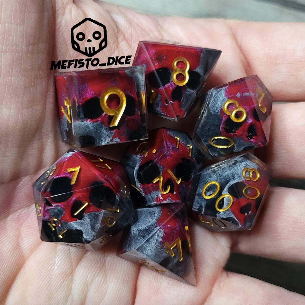 Dice set with 7 pieces with skull inside for role-playing games for Dungeons and Dragons