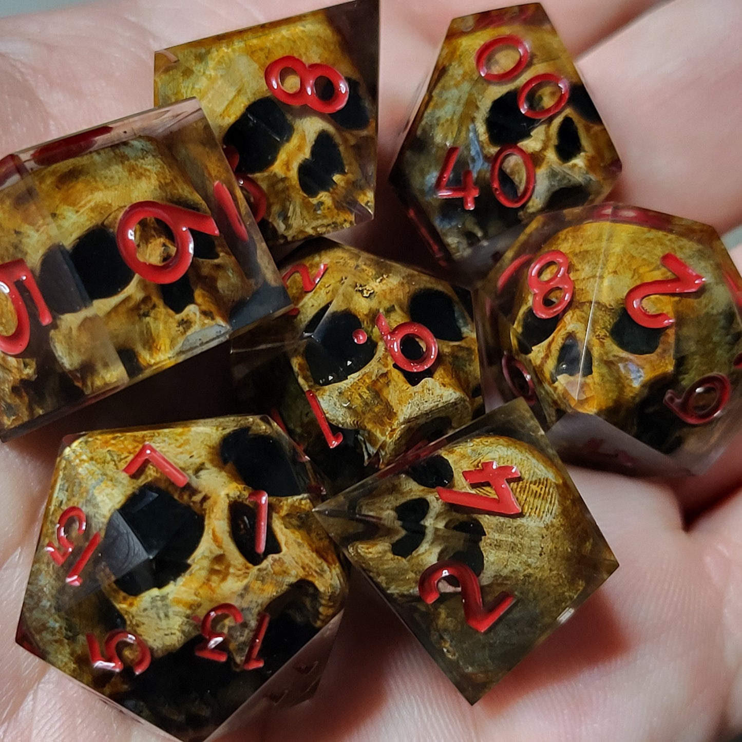 Dice set with 7 pieces with skull inside for role-playing games for Dungeons and Dragons
