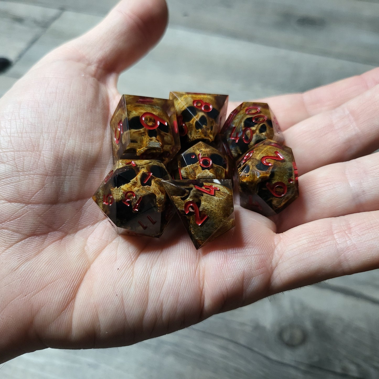 Dice set with 7 pieces with skull inside for role-playing games for Dungeons and Dragons