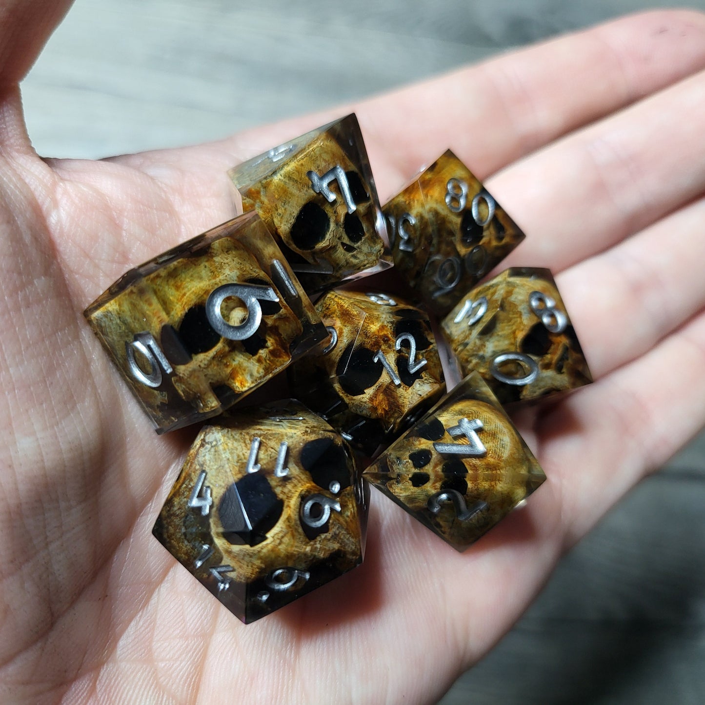 Dice set with 7 pieces with skull inside for role-playing games for Dungeons and Dragons