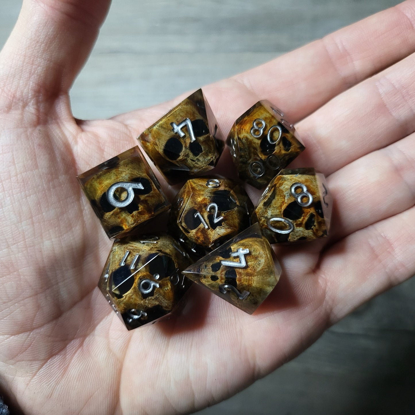 Dice set with 7 pieces with skull inside for role-playing games for Dungeons and Dragons