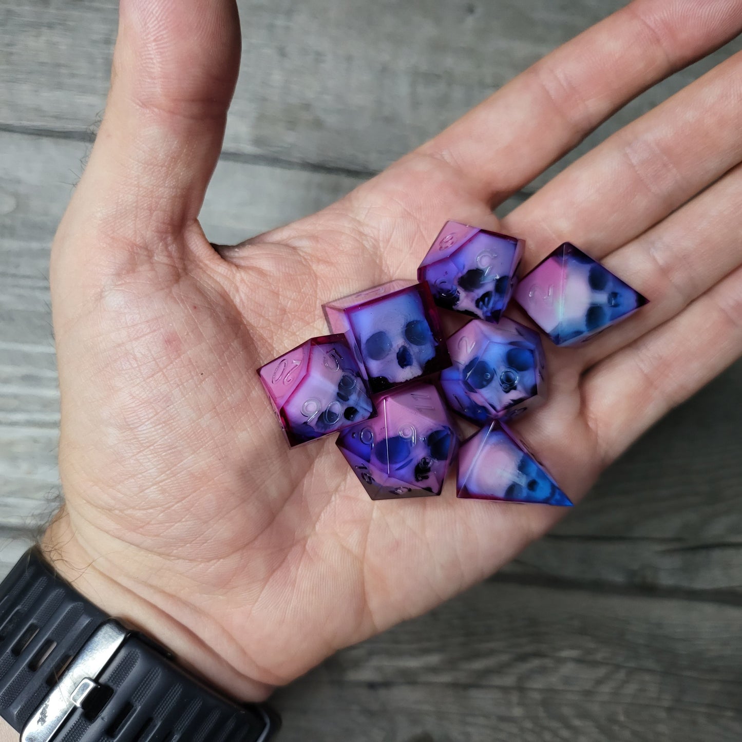 Dice set with 7 pieces with skull inside for role-playing games for Dungeons and Dragons
