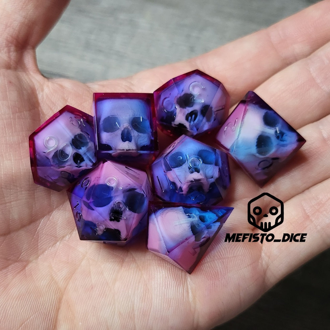 Dice set with 7 pieces with skull inside for role-playing games for Dungeons and Dragons