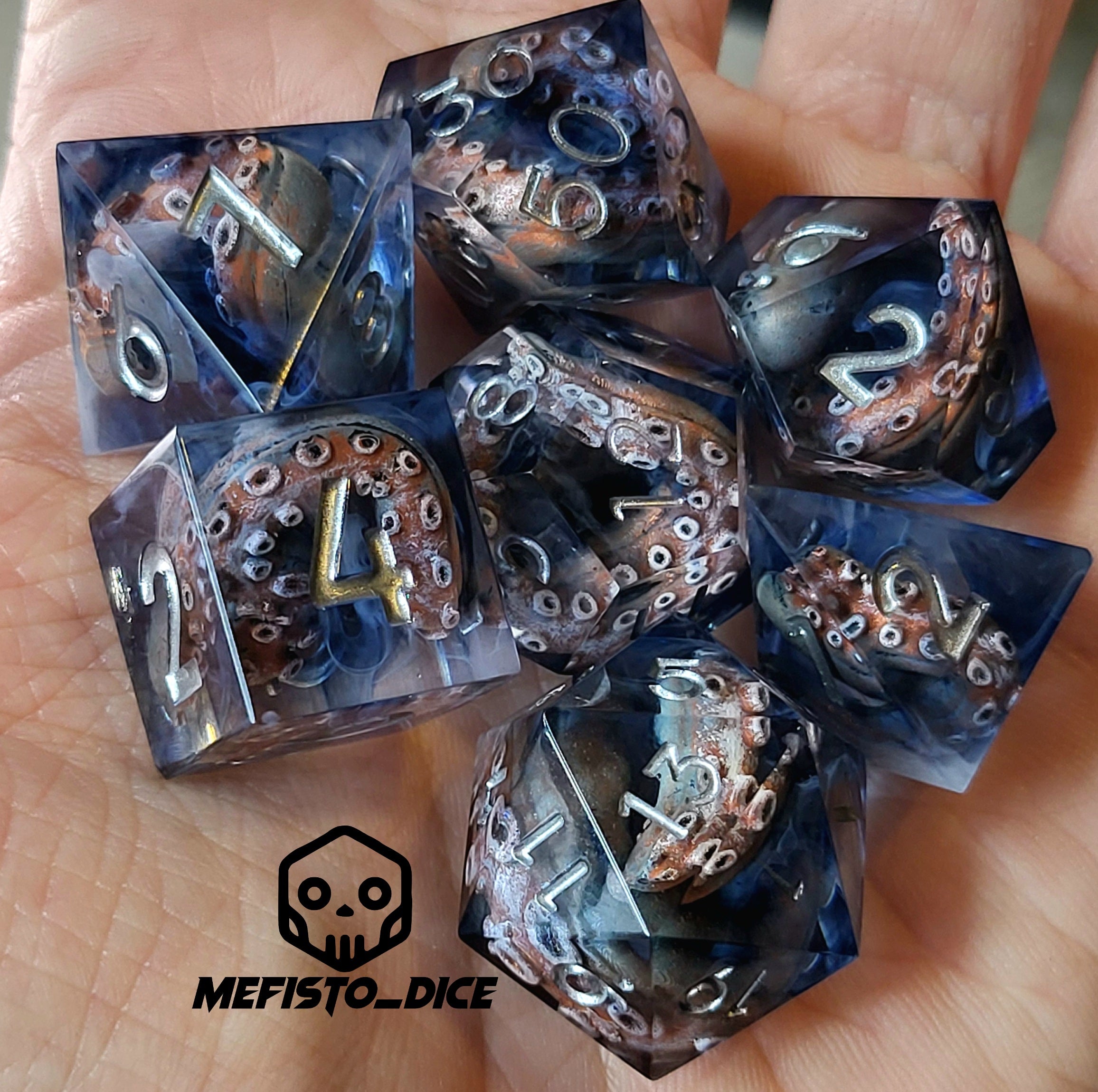Cthulhu dice set rust tentacles and silver numbers – Dice and Game