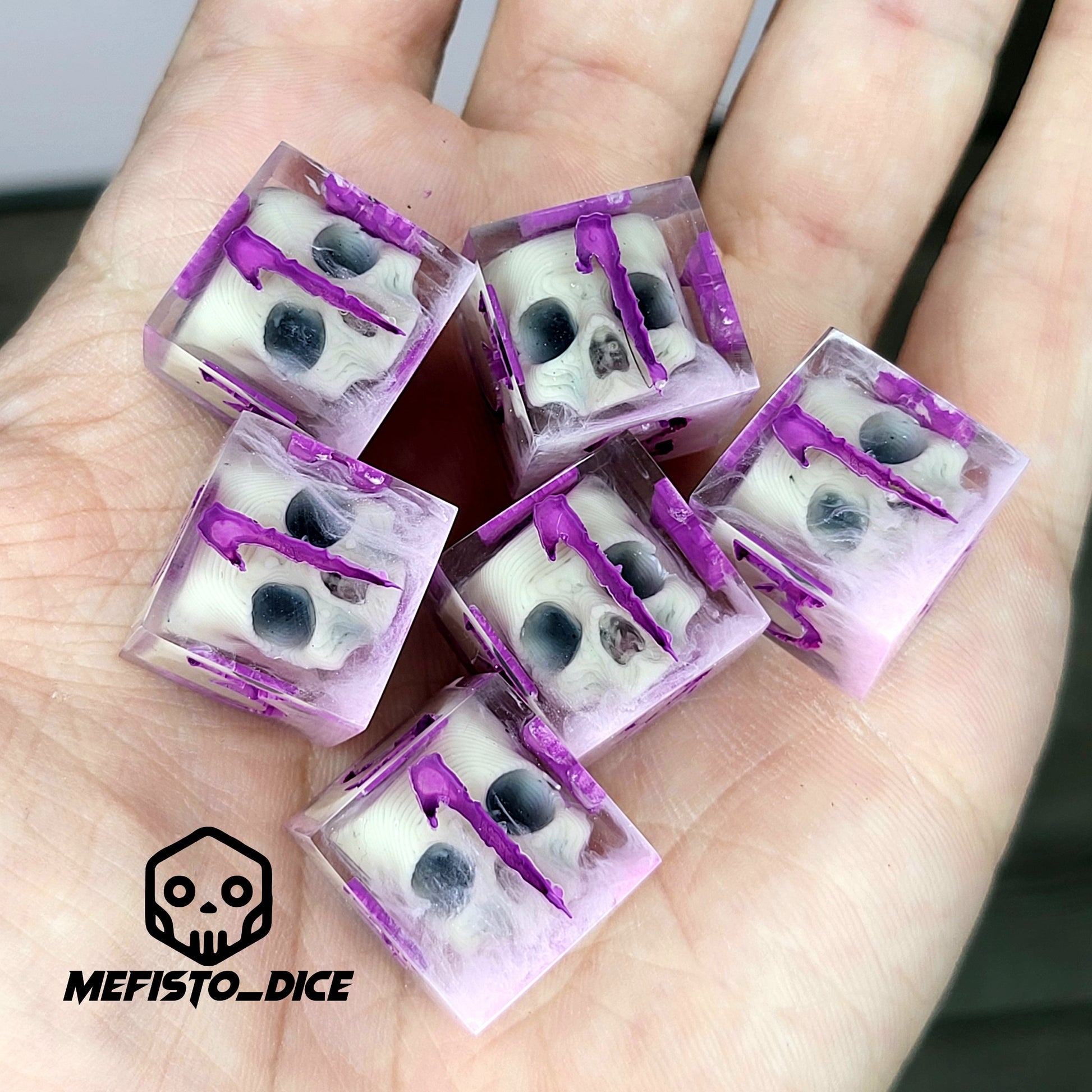 D6 dice set with mini skulls inside, purple resin details, gothic style for Dungeons and Dragons and tabletop role-playing games