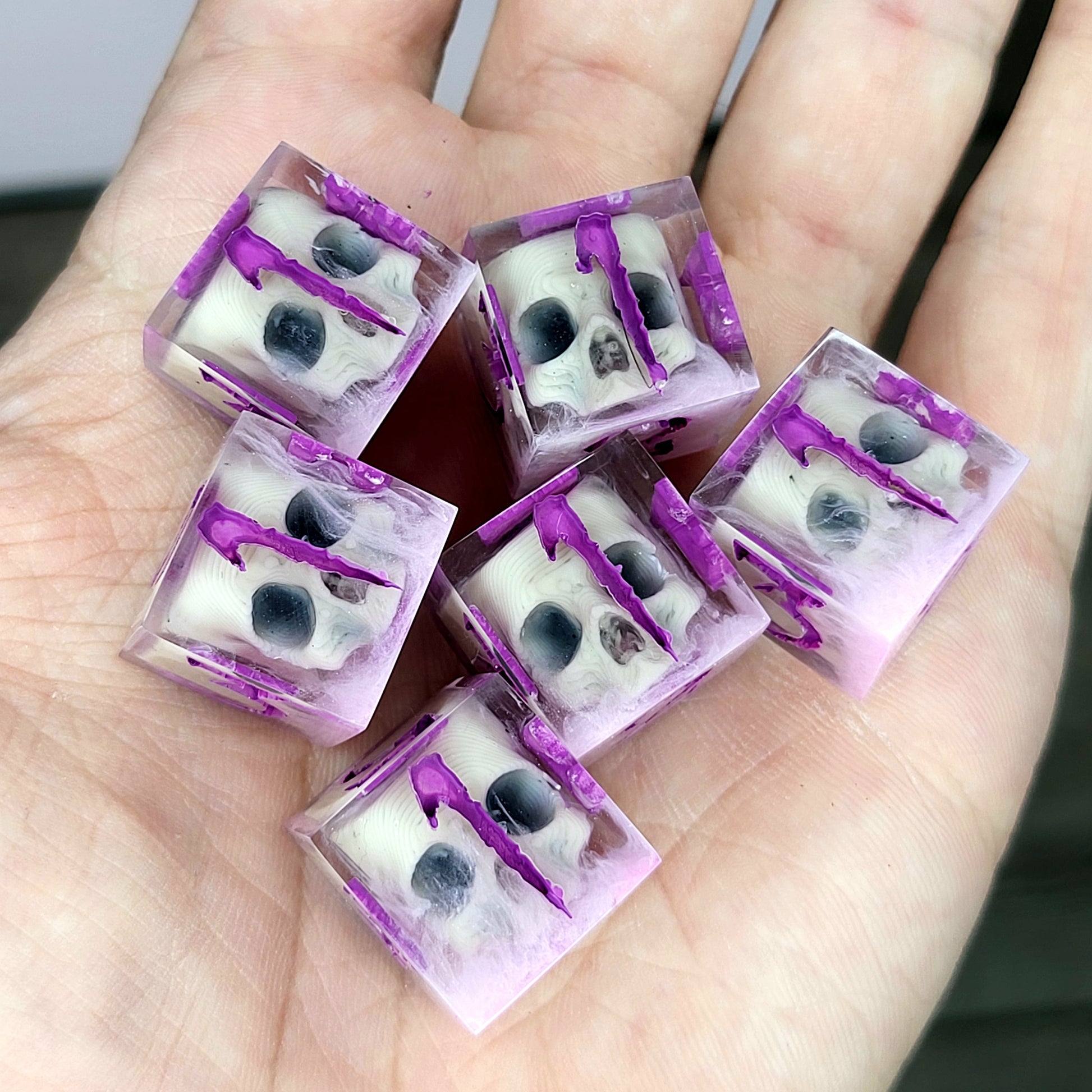 D6 dice set with mini skulls inside, purple resin details, gothic style for Dungeons and Dragons and tabletop role-playing games
