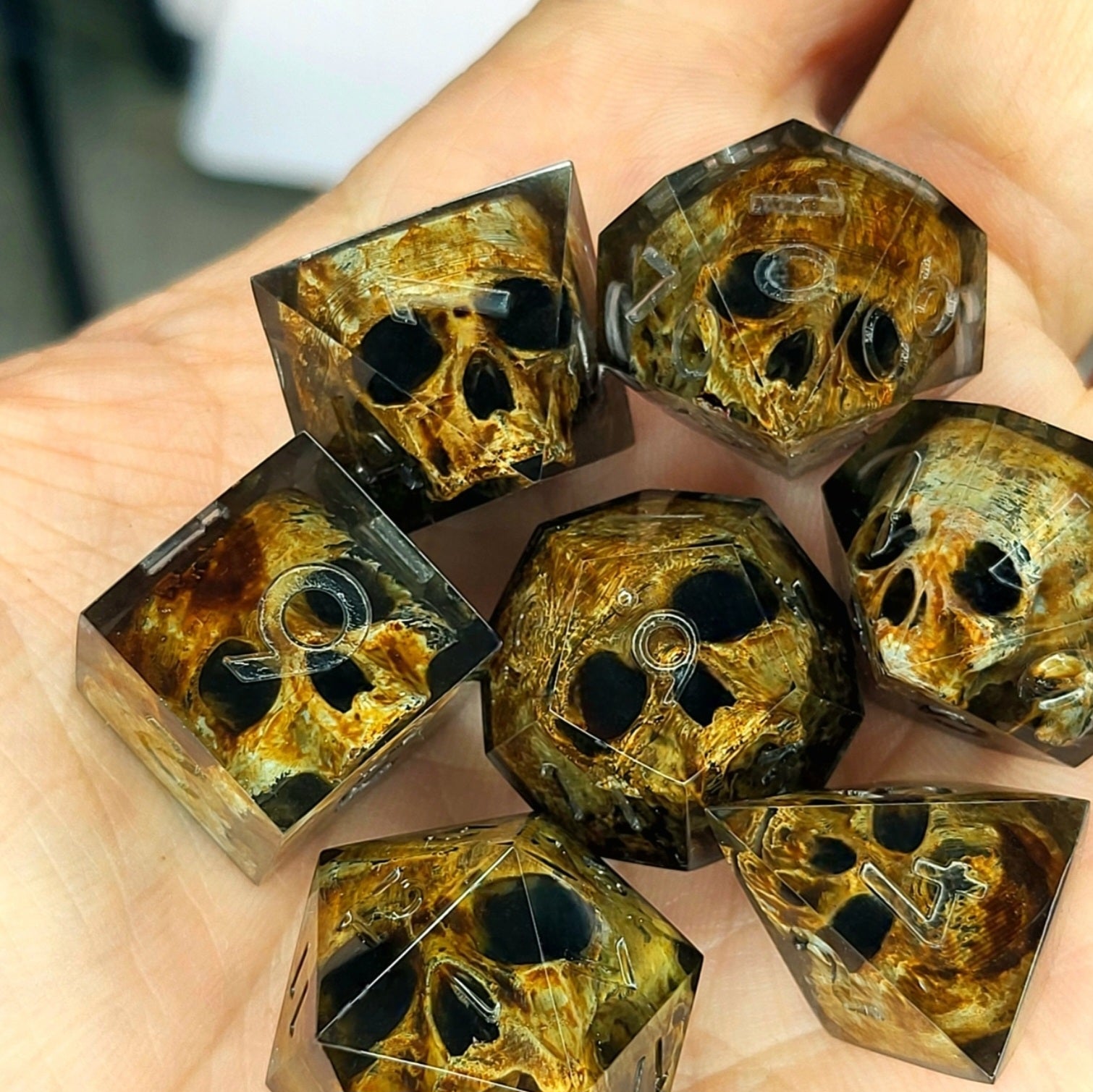 Dice set with 7 pieces with skull inside for role-playing games for Dungeons and Dragons