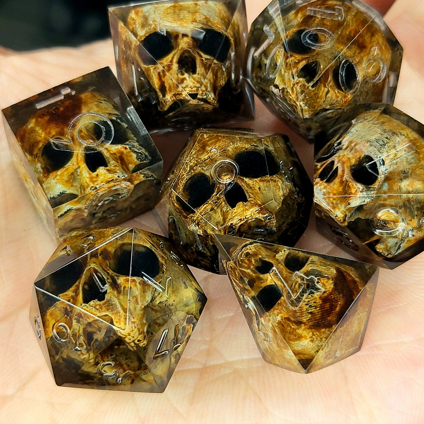 Dice set with 7 pieces with skull inside for role-playing games for Dungeons and Dragons