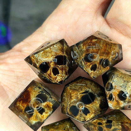Dice set with 7 pieces with skull inside for role-playing games for Dungeons and Dragons