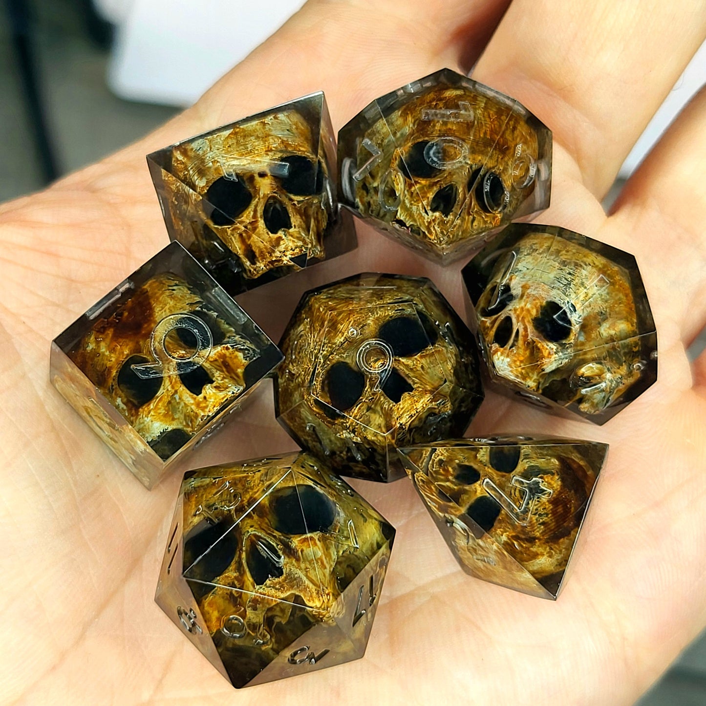 Dice set with 7 pieces with skull inside for role-playing games for Dungeons and Dragons