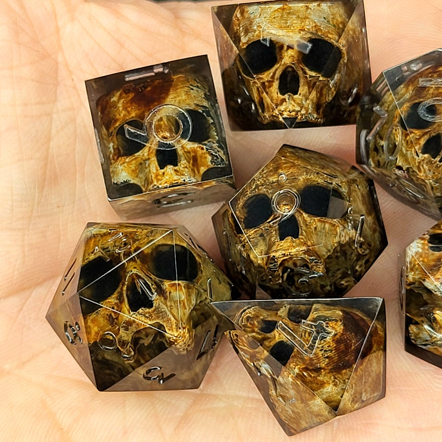 Dice set with 7 pieces with skull inside for role-playing games for Dungeons and Dragons