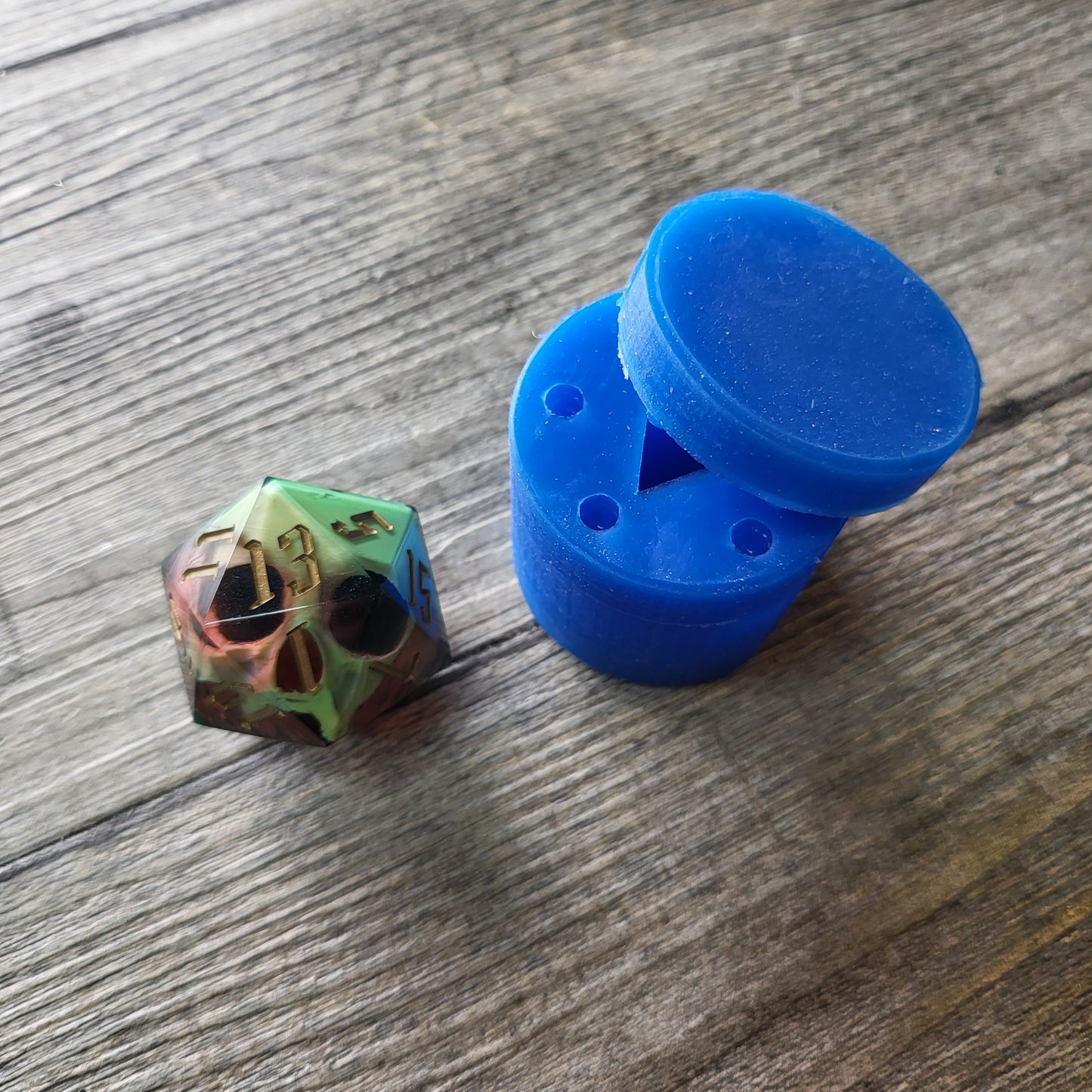 Silicone mold to create D20 resin dice at home for role-playing games Dungeons and Dragons