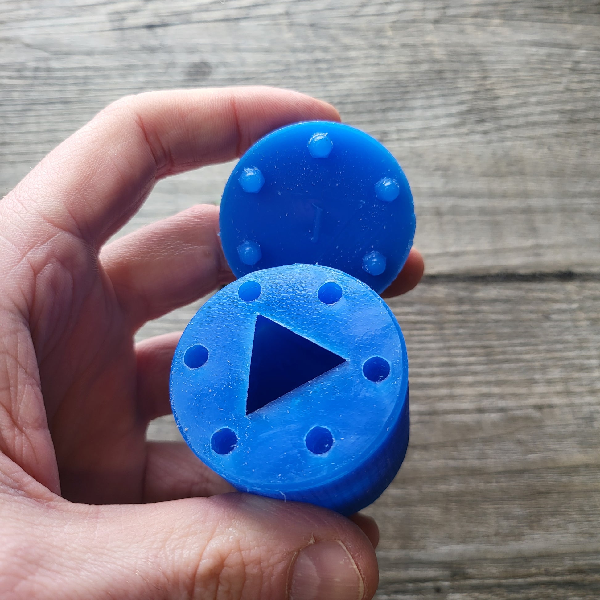 Silicone mold to create D20 resin dice at home for role-playing games Dungeons and Dragons