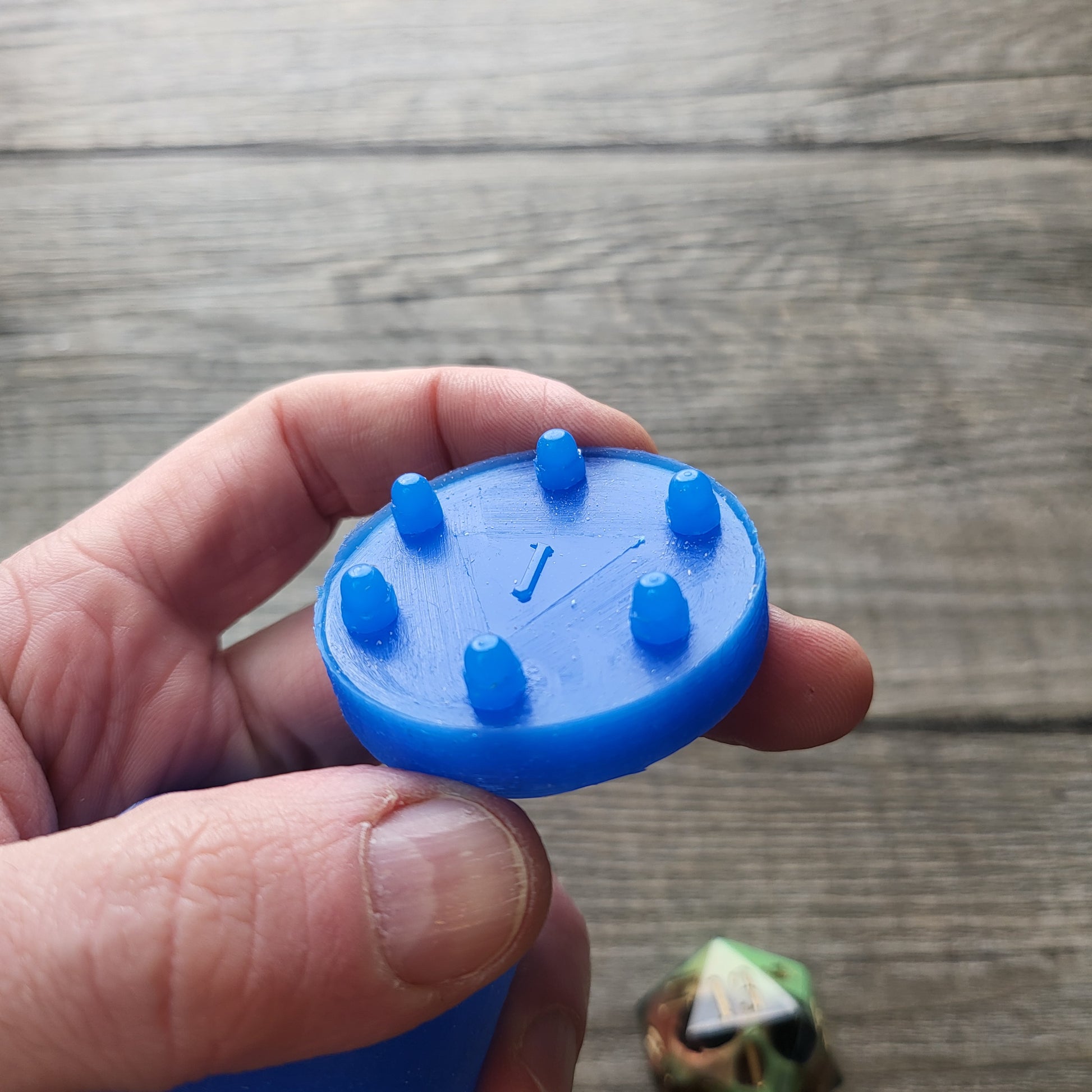 Silicone mold to create D20 resin dice at home for role-playing games Dungeons and Dragons