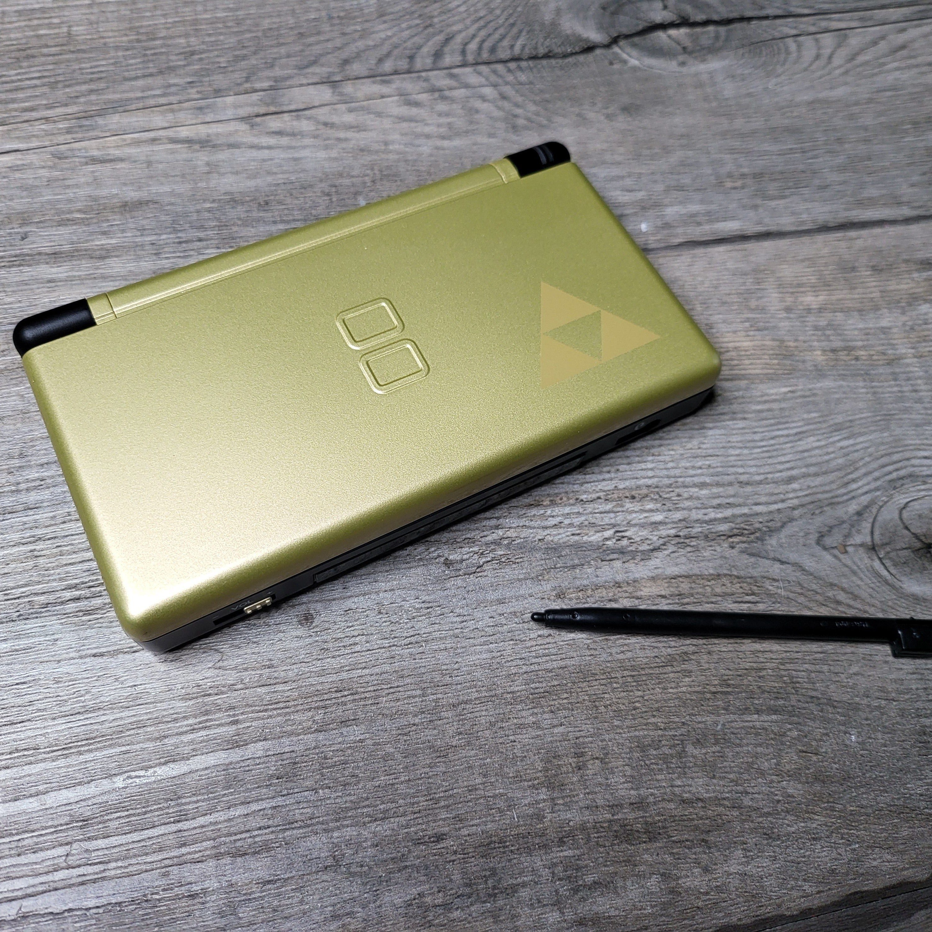 Legend of Zelda sold Gold Nintendo DS Lite