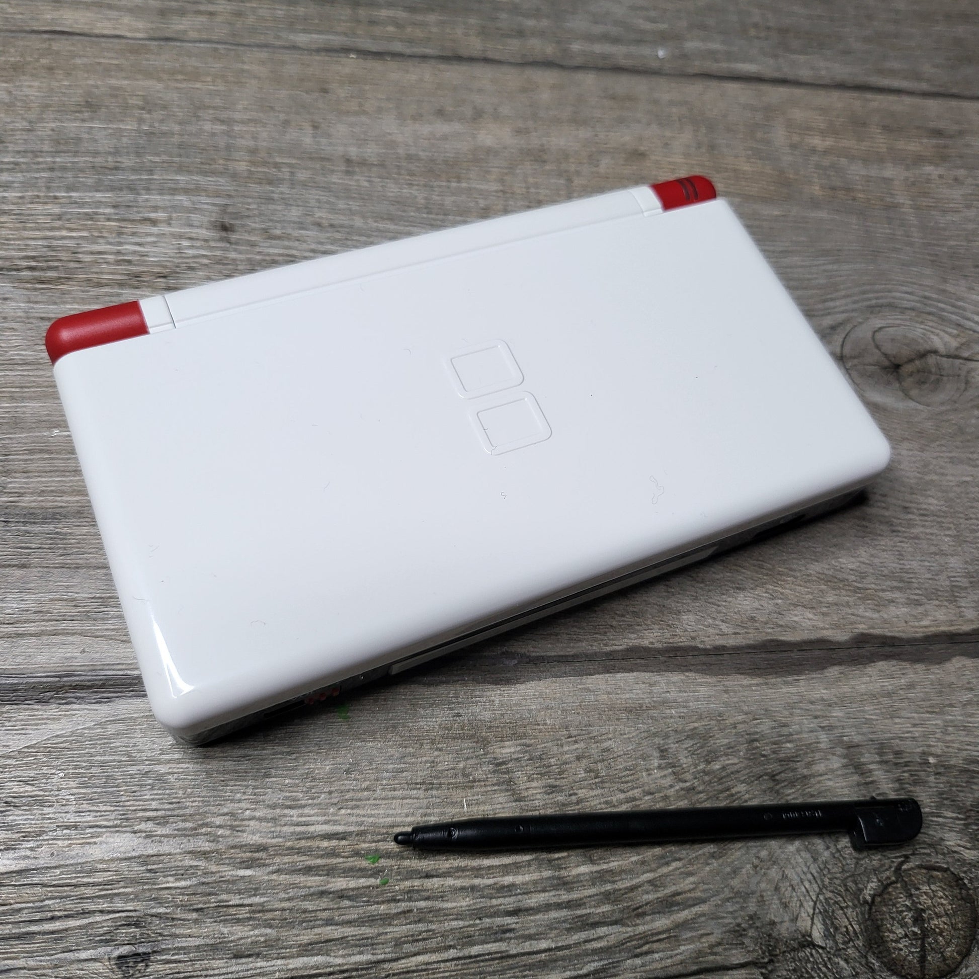 Custom Nintendo DS Lite console in Pokemon style