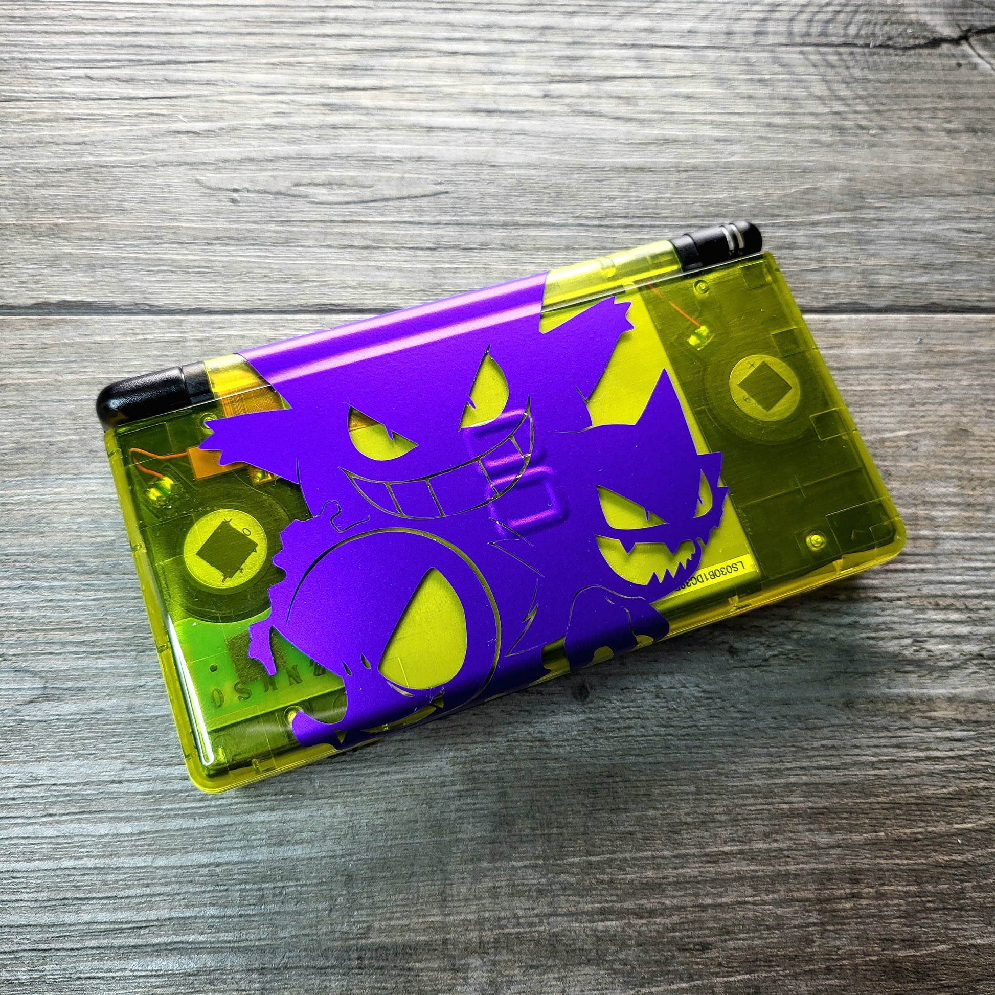 Custom Nintendo DS Lite console in Pokemon Gengar style