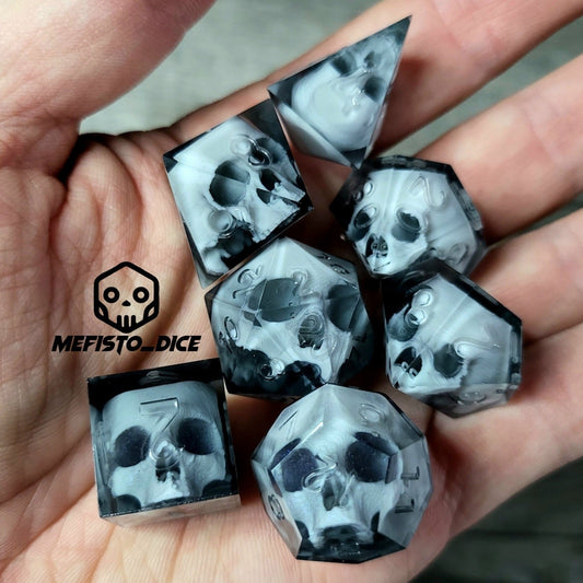 Dice set with 7 pieces with skull inside for role-playing games for Dungeons and Dragons