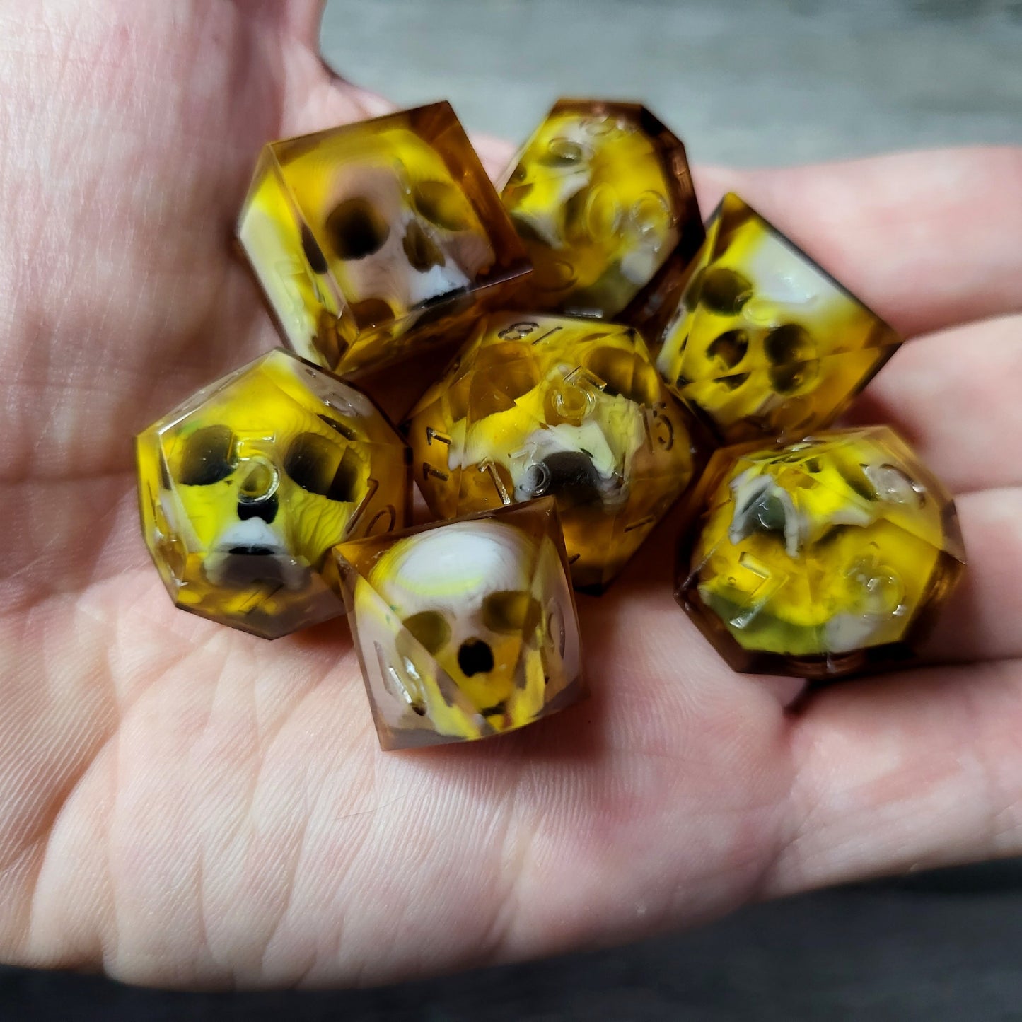 Dice set with 7 pieces with skull inside for role-playing games for Dungeons and Dragons