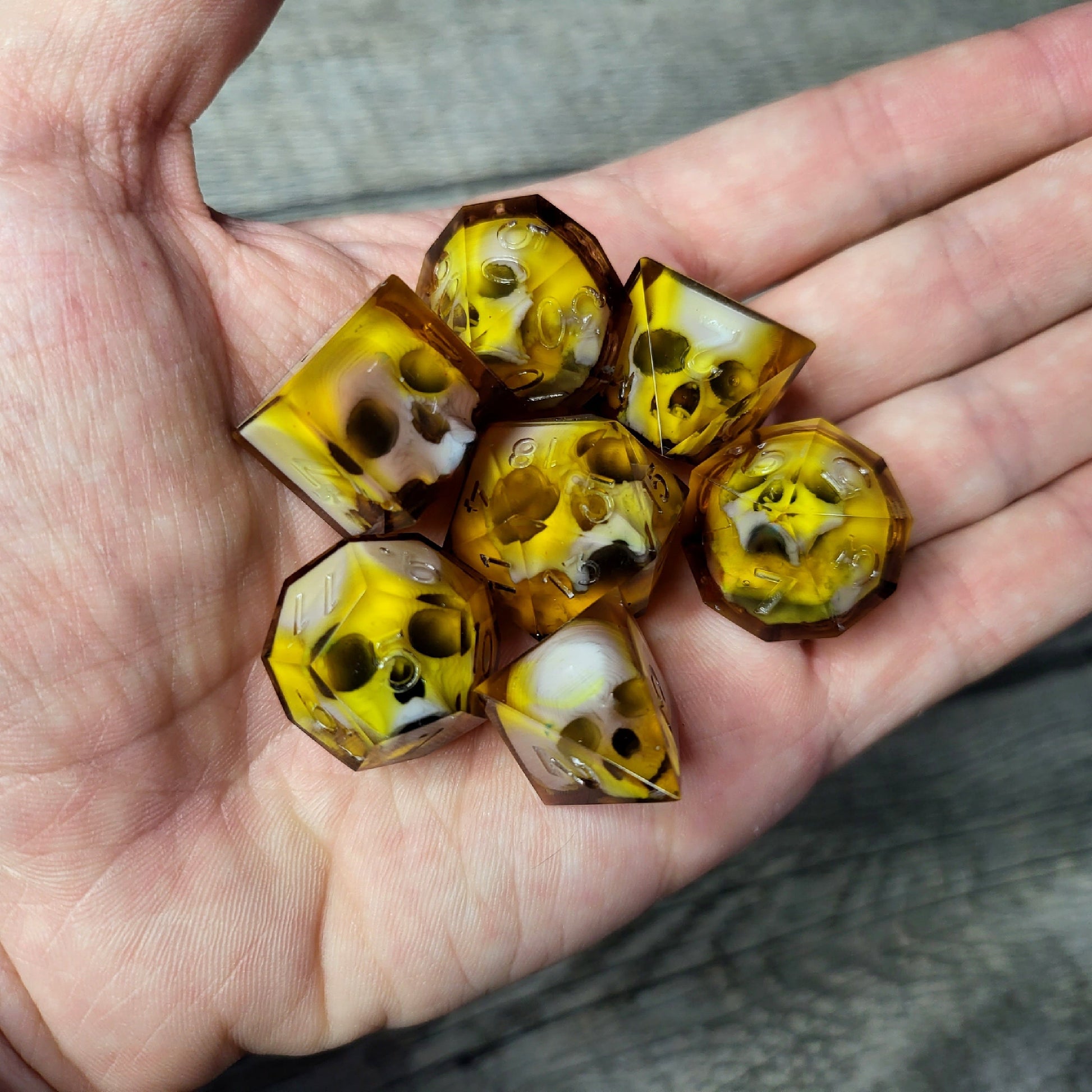 Dice set with 7 pieces with skull inside for role-playing games for Dungeons and Dragons