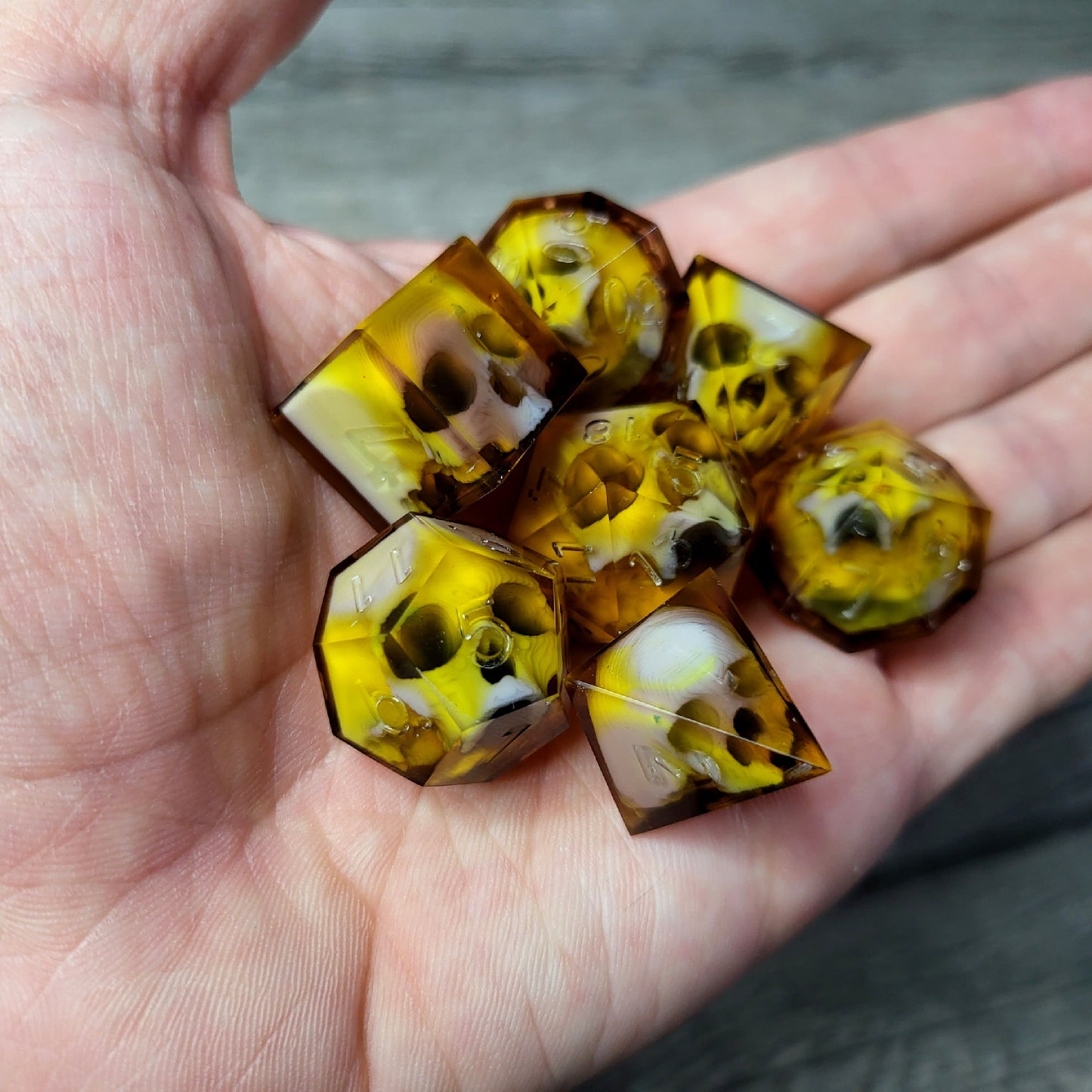 Dice set with 7 pieces with skull inside for role-playing games for Dungeons and Dragons