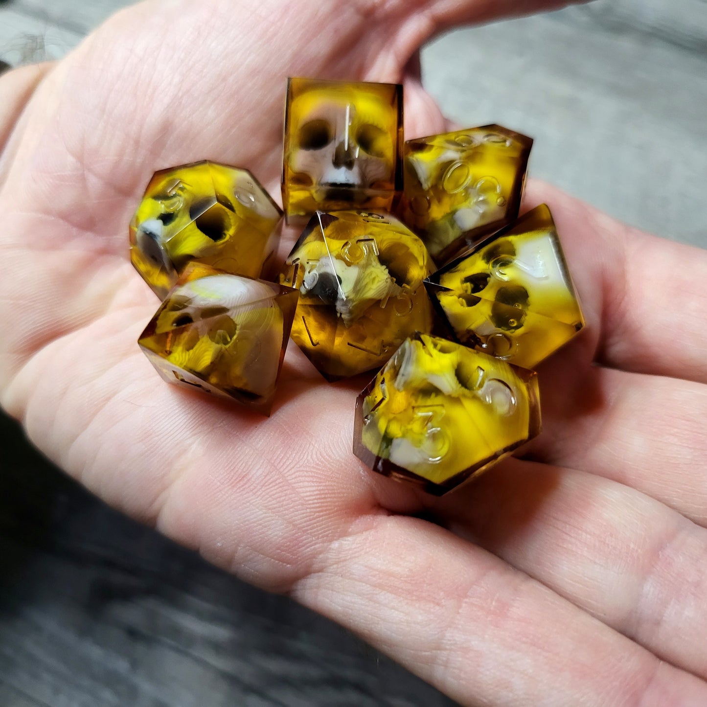 Dice set with 7 pieces with skull inside for role-playing games for Dungeons and Dragons