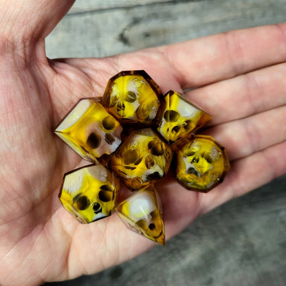 Dice set with 7 pieces with skull inside for role-playing games for Dungeons and Dragons