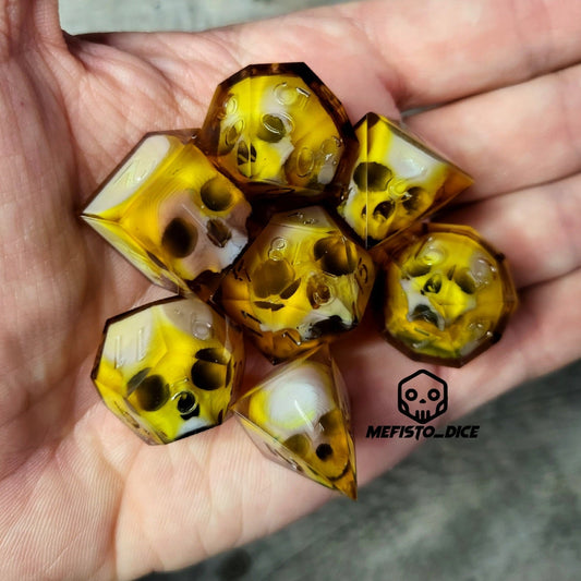 Dice set with 7 pieces with skull inside for role-playing games for Dungeons and Dragons