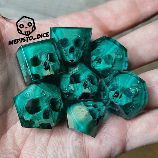 Dice set with 7 pieces with skull inside for role-playing games for Dungeons and Dragons