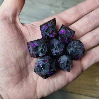 Dice set with 7 pieces with skull inside for role-playing games for Dungeons and Dragons