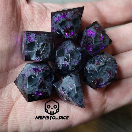 Dice set with 7 pieces with skull inside for role-playing games for Dungeons and Dragons