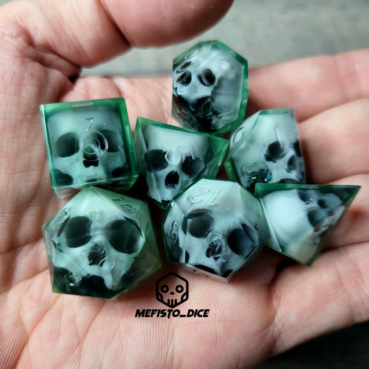 Dice set with 7 pieces with skull inside for role-playing games for Dungeons and Dragons