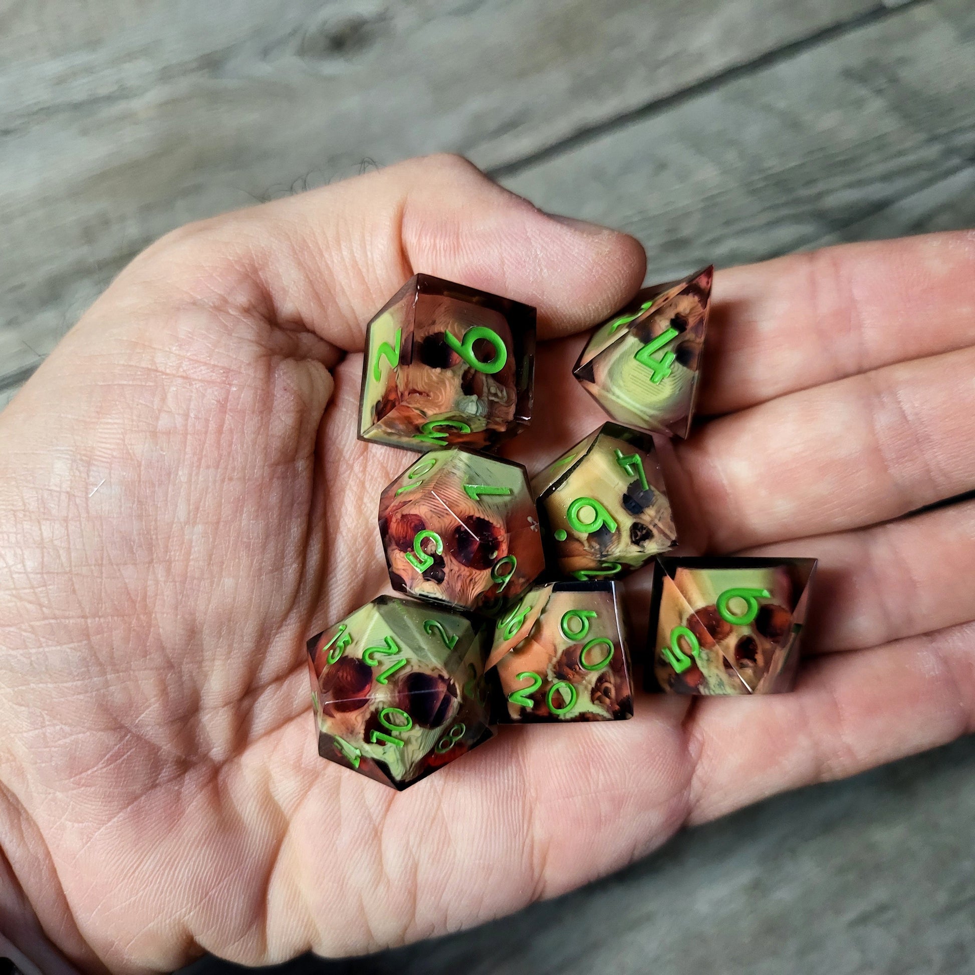 Dice set with 7 pieces with skull inside for role-playing games for Dungeons and Dragons