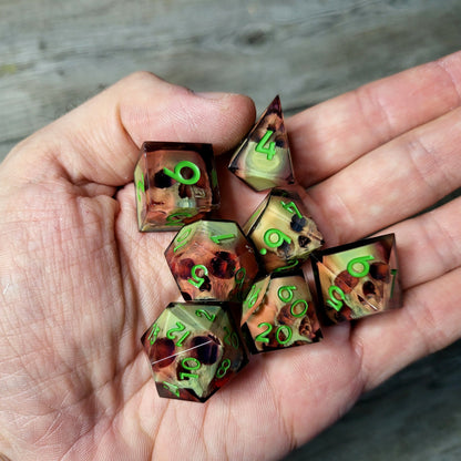 Dice set with 7 pieces with skull inside for role-playing games for Dungeons and Dragons