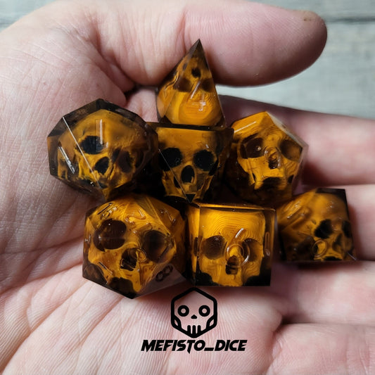 Dice set with 7 pieces with skull inside for role-playing games for Dungeons and Dragons