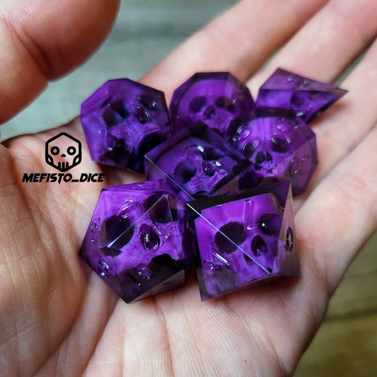 Dice set with 7 pieces with skull inside for role-playing games for Dungeons and Dragons