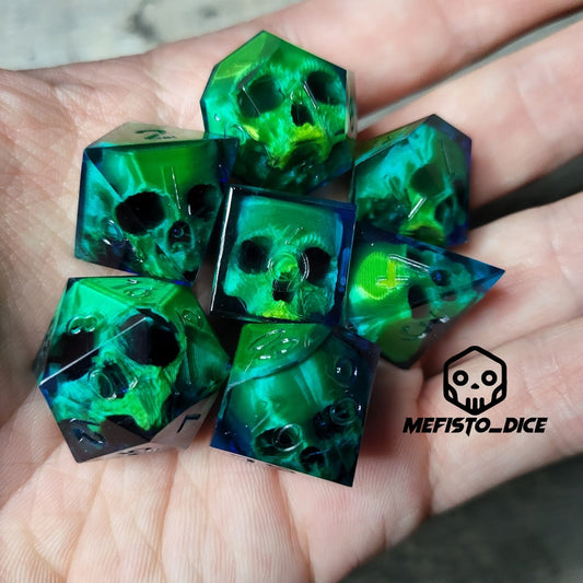 Dice set with 7 pieces with skull inside for role-playing games for Dungeons and Dragons