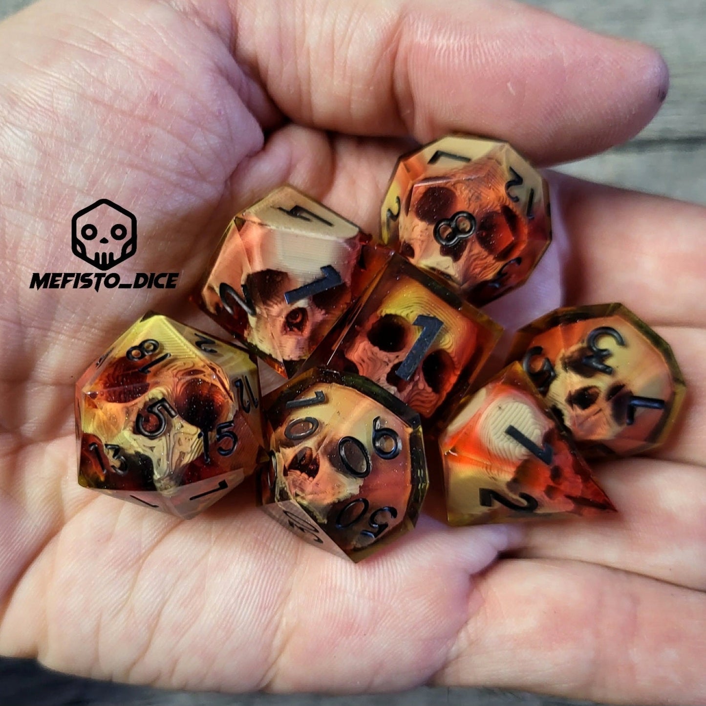 Dice set with 7 pieces with skull inside for role-playing games for Dungeons and Dragons