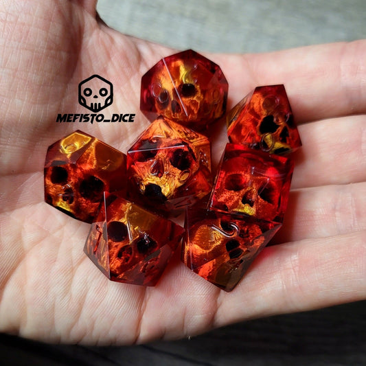 Dice set with 7 pieces with skull inside for role-playing games for Dungeons and Dragons