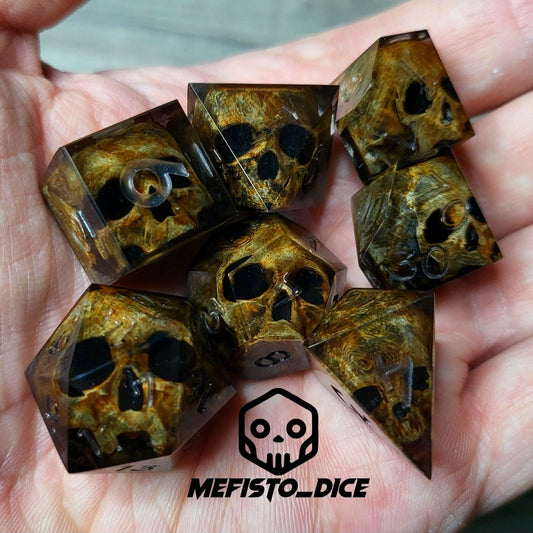 Dice set with 7 pieces with skull inside for role-playing games for Dungeons and Dragons